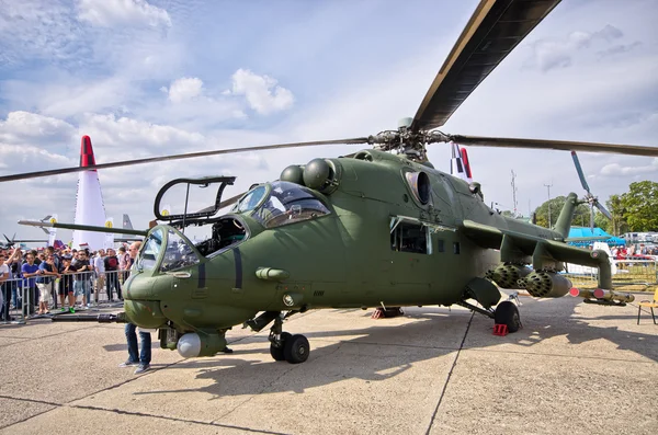 Helicóptero de ataque polaco Mi-24 en Radom Airshow, Polonia — Foto de Stock