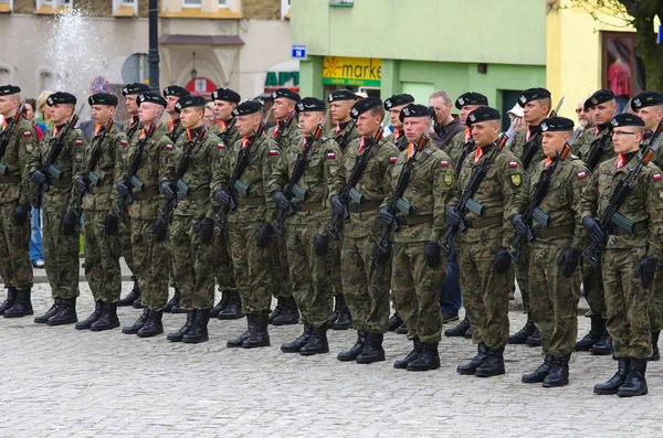 Soldater under självständighetsdagen — Stockfoto