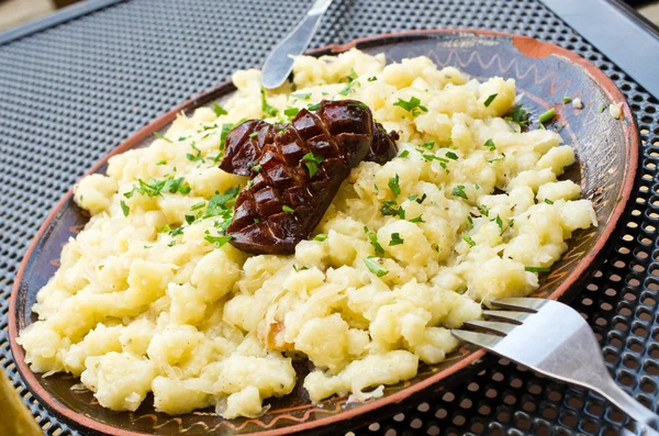 Bolinhos com queijo de ovelha e salsicha — Fotografia de Stock