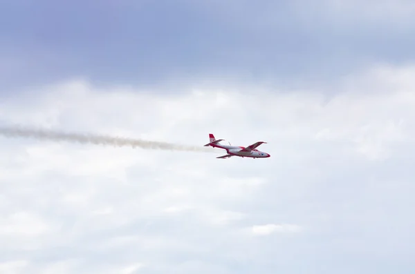 ポーランド チーム ラドム航空ショー、ポーランドの Bialo czerwone Iskry の表示 — ストック写真