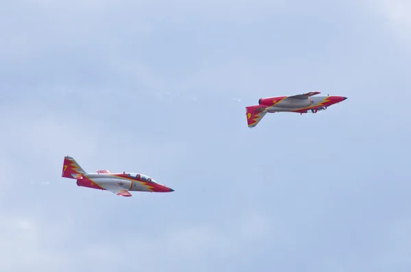 Spanische gruppe "patrulla aguila" auf radom airshow, polen — Stockfoto