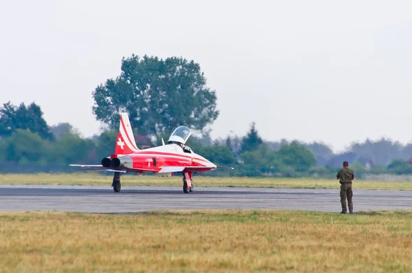 Grupo suizo "Patrouille Suisse" en Radom Airshow, Polonia — Foto de Stock