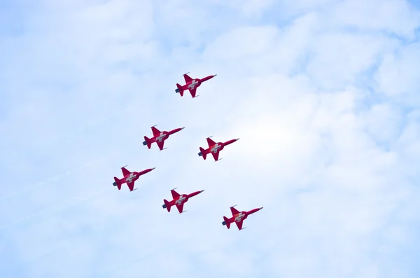 Gruppo svizzero "Patrouille Suisse" al Radom Airshow, Polonia — Foto Stock