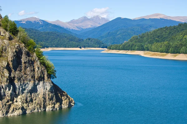 Dam jezero Vidraru, Rumunsko — Stock fotografie