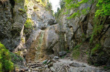 Cliff Slovak cennete merdiven ile