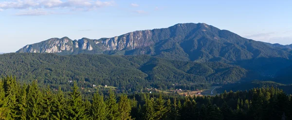 Paisaje con montañas en Predeal, Rumania — Foto de Stock