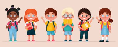 Okul malzemeleriyle bir grup okul çocuğu. Kitapları, kalemleri ve sırt çantaları olan öğrenciler. Anaokulu çocukları karakterleri. Çizgi film gerçekçiliğinde izole edilmiş vektör illüstrasyonu