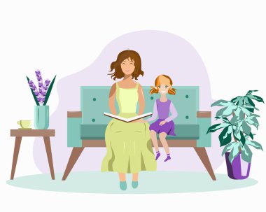 Annem evdeki kızına kitap okuyor. Masanın yanındaki kanepede. Çiçeklerle birlikte.