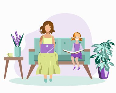 Annem evde bilgisayar başında çalışıyor ve kızım da yanında kanepede kitap okuyor.