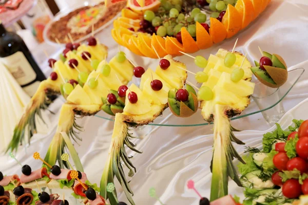 Paletler çeşitli lezzetli aperatif ile