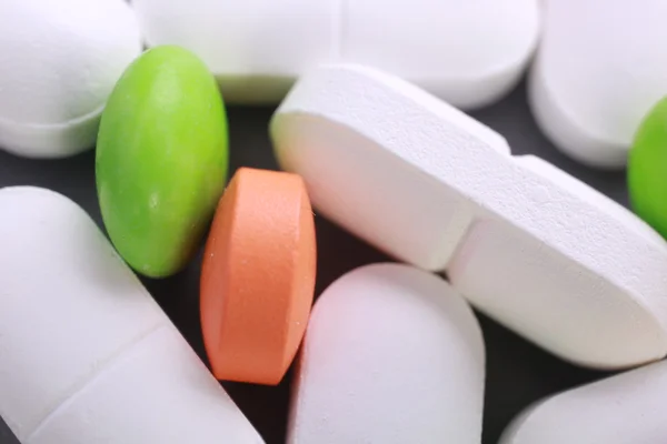 Red and white pill capsules pile — Stock Photo, Image