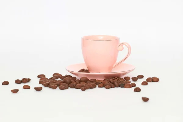 Xícara de café e pires em uma mesa de madeira. Fundo escuro. — Fotografia de Stock