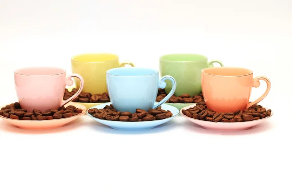 Kávé csésze és csészealj egy fa asztalon. Sötét háttér. — Stock Fotó