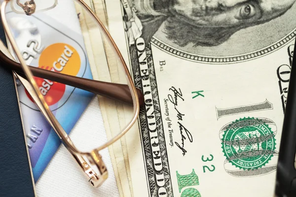  Detaylı parlak gold beyaz zemin üzerine izole kart gösteren resim