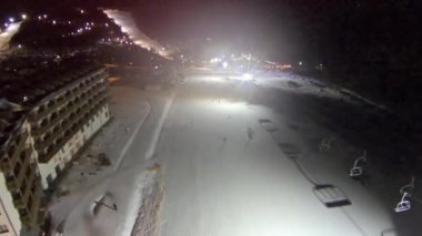 Kayak hava atış Bukovel resort geceleri eğimlidir.
