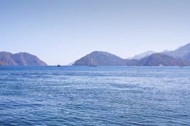 Tekneleri sakin bir koyda. Ege Denizi. Türkiye