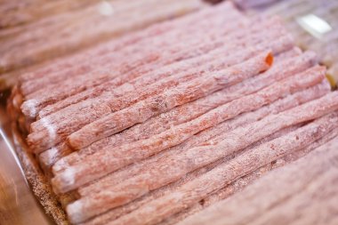 Lokum Dükkanı penceresindeki çeşitli