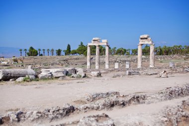 Spor salonuna Hierapolis antik şehir kalıntıları. Türkiye