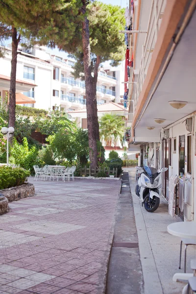 Courtyard inne i hotellkomplexet i turkiska staden Marmaris — Stockfoto