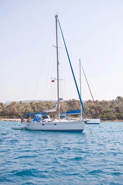 Sailing yachts anchored. Aegean Sea, Turkey — Stock Photo, Image