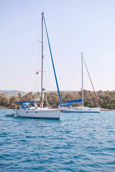 Sailing yachts anchored. Aegean Sea, Turkey — Stock Photo, Image