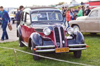 Kiev, Ukrayna - 22 Nisan 2016: Araba Bmw 321 Festivali'nde vintage arabalar Oldcarland-2016 Kiev sunulur