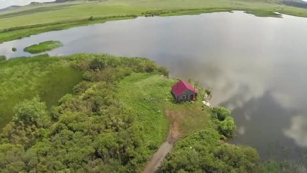 Letecký pohled na domu v divoké stepi Kazachstánu — Stock video