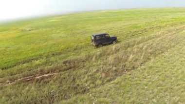 Hava görünümünde bozkır off-road araç Road