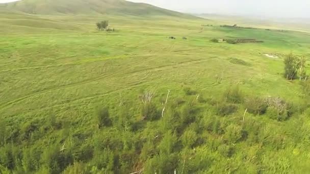 Vista aérea de en la estepa con carretera de Kazajstán — Vídeo de stock