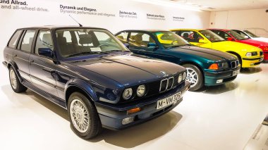 Münih, Almanya - 28 Aralık 2019: Eski BMW E30 BMW Müzesi.