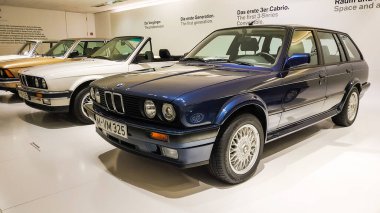 Münih, Almanya - 28 Aralık 2019: Eski BMW E30 BMW Müzesi.