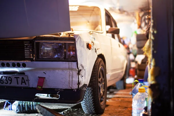 Kyiv Ukraine September 2020 Sovjetsportwagen Wordt Nachts Garage Gerepareerd — Stockfoto