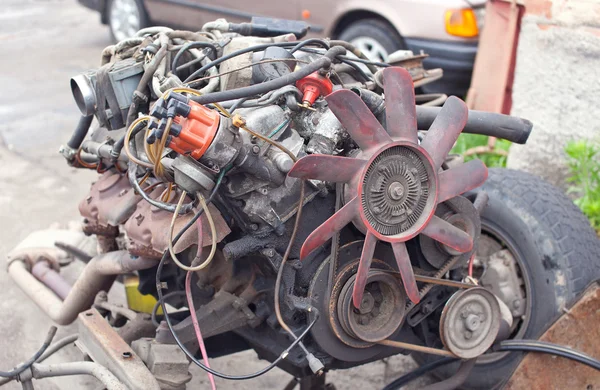 Motor de carro de seis cilindros — Fotografia de Stock