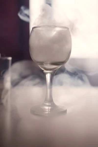 Hookah roken in het leeg glas — Stockfoto