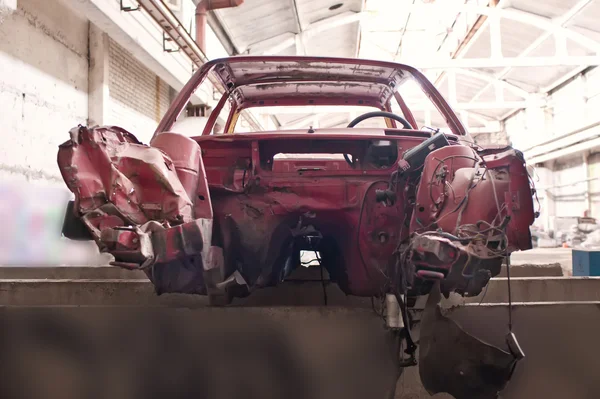 Frente del coche rojo estrellado — Foto de Stock