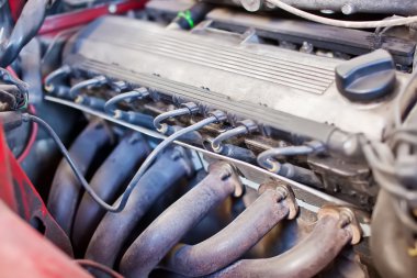 Yakın çekim eski 6-silindir araba motor spor