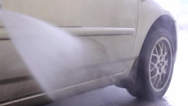 Mauvais lavage et nettoyage de voiture sur le lavage — Video