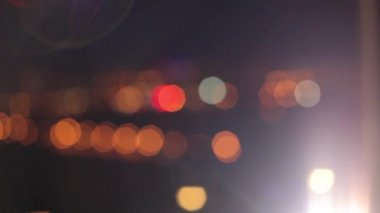 Şehir ışıkları ile güzel bokeh ve kamera hareketli arka ışık,
