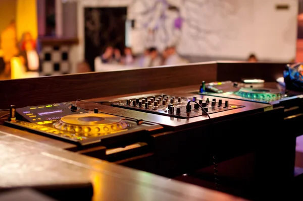 Mixerbord på nattklubben — Stockfoto
