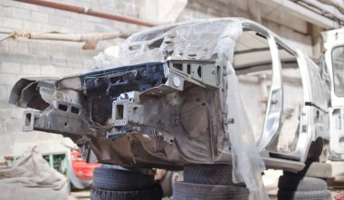 Gümüş renkli araba tamir vücut takımı