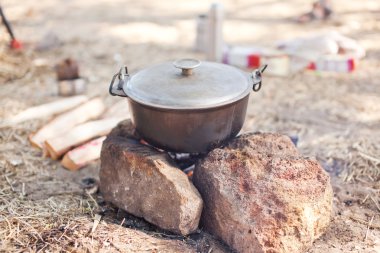 Kazan ateş üzerinde pişirme
