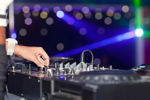 DJ mixing music on console at the night club — Stock Photo, Image