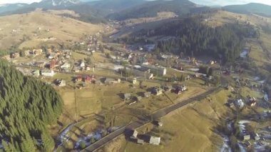 Bahar, Karpat Dağları köyde hava atış