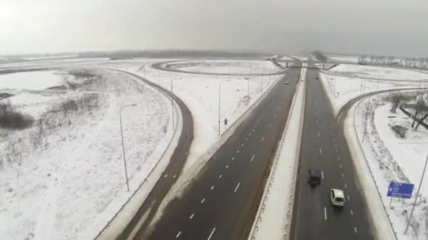 Vista aérea da junção circular da auto-estrada — Vídeo de Stock