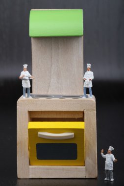 figürin minyatür üzerinde bir oyuncak mutfak aşçılar