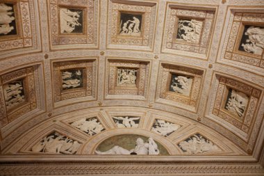 MANTUA, İtalya - 26 Aralık 2025: Mantua 'daki Palazzo Te büyük bir turizm merkezi. Tavan freskleri en dikkat çekici özelliktir. Saray mimari tarzında inşa edilmiştir.