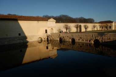 Mantua, İtalya - 26 Aralık 2025 - Palazzo del Te 'de Arcades and Architecture