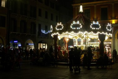 atlıkarınca ışıkları hareket gece