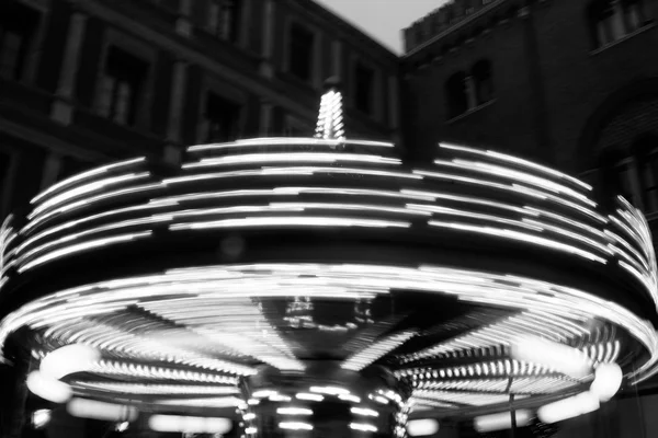 Carrousel lumières mouvement dans la nuit — Photo