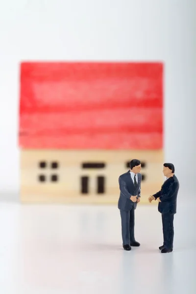 Miniaturkonzept der Immobilienverhandlungen — Stockfoto